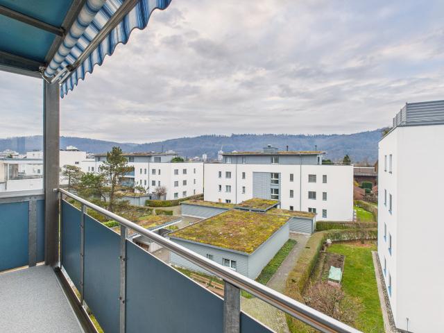 Moderne 4.5 Zimmer Wohnung mit grossem Balkon, ideal für Familien in Kirchdorf AG