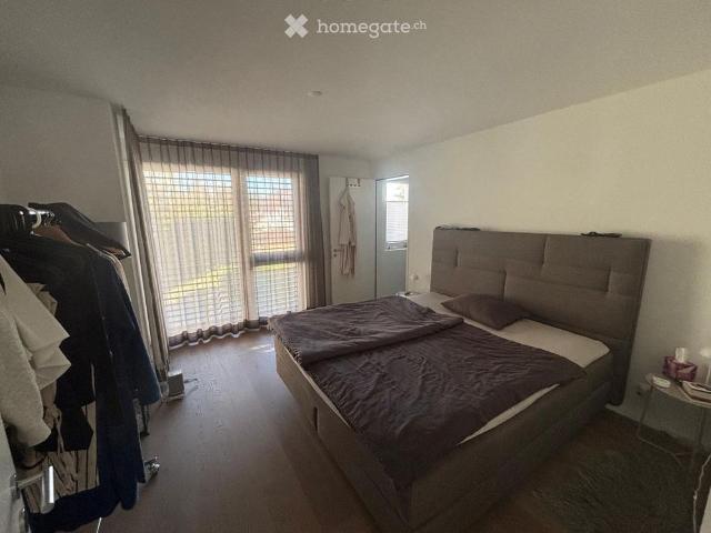 Moderne 4.5 Zimmer Wohnung mit grossem Balkon und See /Bergsicht in Uetikon am See