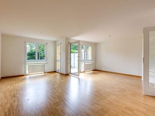 Moderne 4.5 Z'Maisonette Wohnung in Reinach
