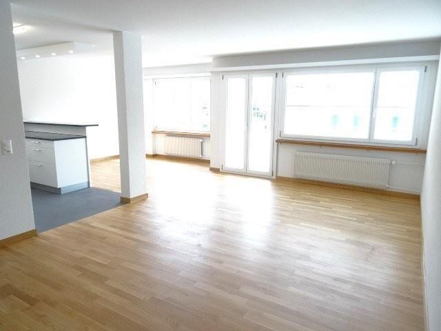 Moderne 4.5 ZW à 95 m² im 2. OG mit grossem Balkon