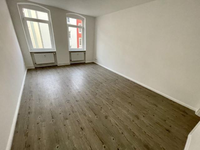 moderne 4 Raum Wohnung mit Balkon, Bad mit Wanne in Gera Pforten!