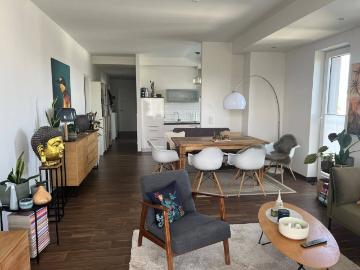 Moderne 4 Raum Wohnung mit Balkon und zwei Bädern