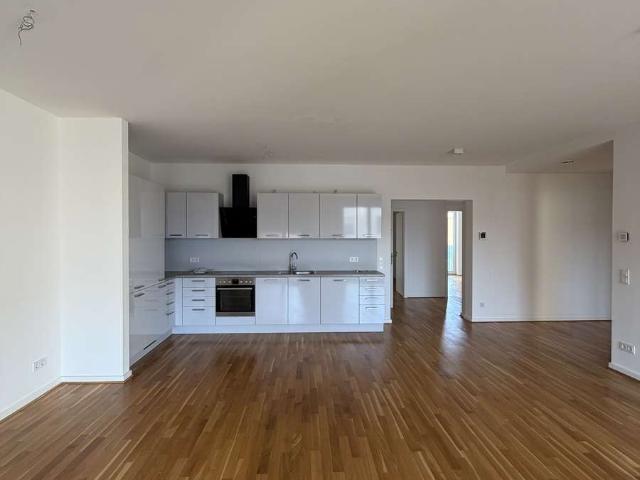 Moderne 4 Raum Wohnung im Zentrum: Einbauküche und Balkon