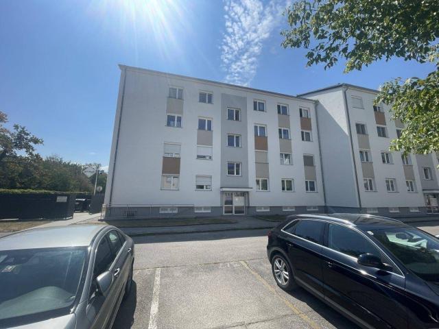 Moderne 4 Zi. Wohnung mit Balkon in Neuzeug – neuwertig, 90m², 1. Etage!