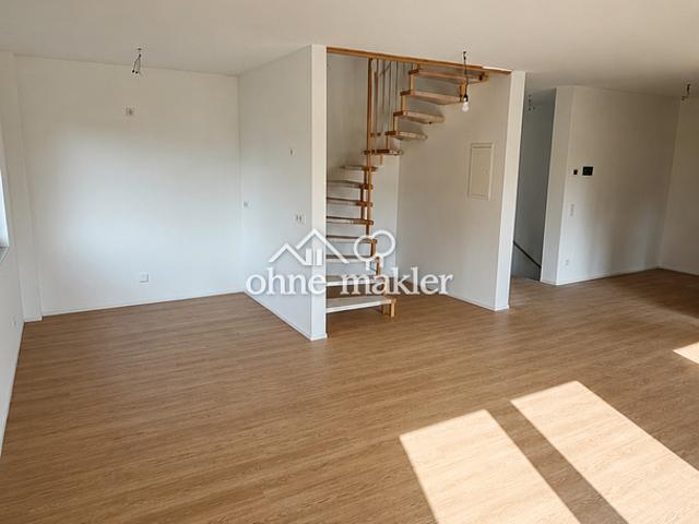 Moderne 4 Zimmer Maisonettenwohnung mit Balkon und Einbauküche