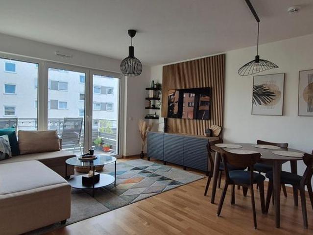 Moderne 4 Zimmer Neubauwohnung 93 m² mit Balkon & EBK