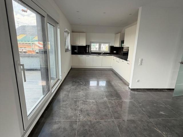 Moderne 4 Zimmer Neubauwohnung mit Einbauküche, Balkon und Stellplatz in Rodenbach