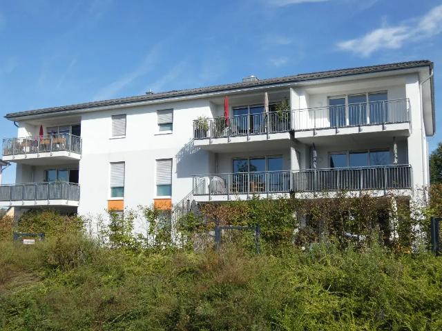Moderne 4 Zimmer Dachgeschoss Wohnung mit Einbauküche und Aufzug