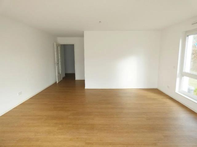 Moderne 4 Zimmer Dachgeschoss Wohnung mit Einbauküche und Aufzug