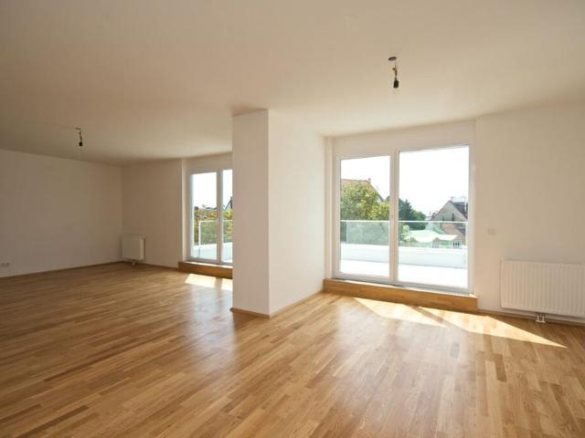 Moderne 4 Zimmer Dachgeschosswohnung mit Dachterrasse