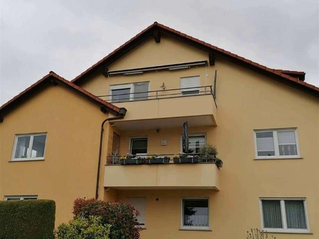 Moderne 4 Zimmer Dachgeschosswohnung mit 2 Balkonen und Stellplatz