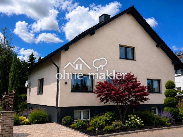 Moderne 4 Zimmer DG Wohnung mit Garten in ruhigem gehobenen Wohngebiet