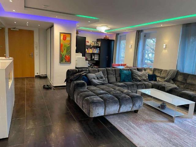 Moderne 4 Zimmer Eigentumswohnung in zentraler Lage
