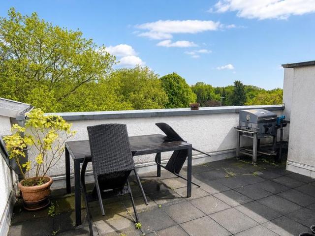 Moderne 4 Zimmer Eigentumswohnung mit großer Terrasse,Stellplatz