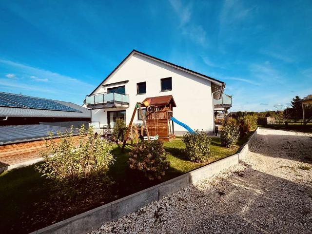 Moderne 4 Zimmer Erdgeschosswohnung mit Garten, Terrasse und nachhaltigem Energiekonzept