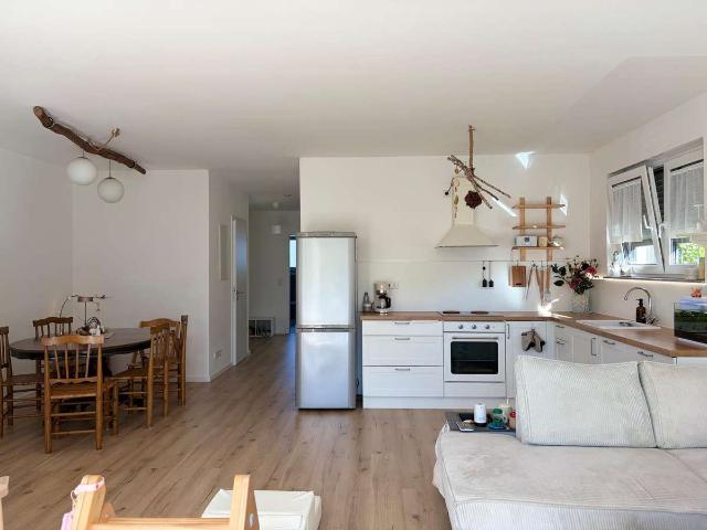 Moderne 4 Zimmer Erdgeschosswohnung mit Terrasse und Garten