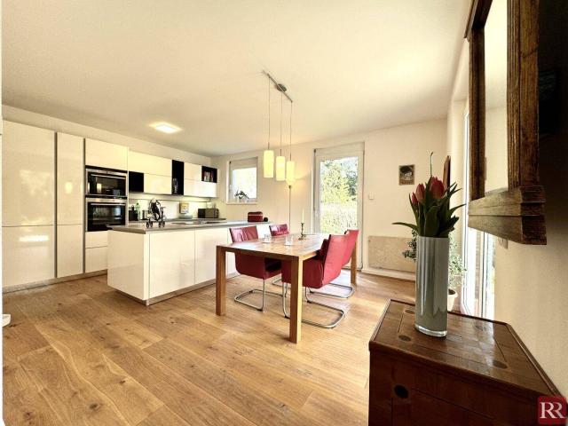 Moderne 4 Zimmer Gartenwohnung mit 190m² Eigengarten und Carport in Klosterneuburg