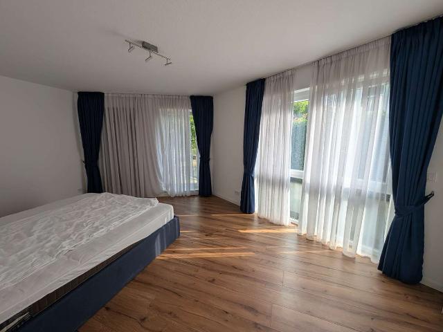 Moderne 4 Zimmer Gartenwohnung mit 120 m² Wohnfläche, Terrasse & 2 Stellplätzen