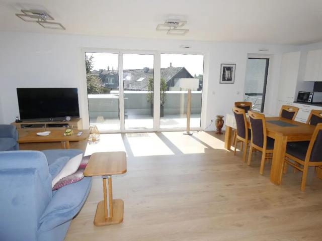 Moderne 4 Zimmer Penthouse Wohnung mit Einbauküche, Aufzug und großer Dachterrasse