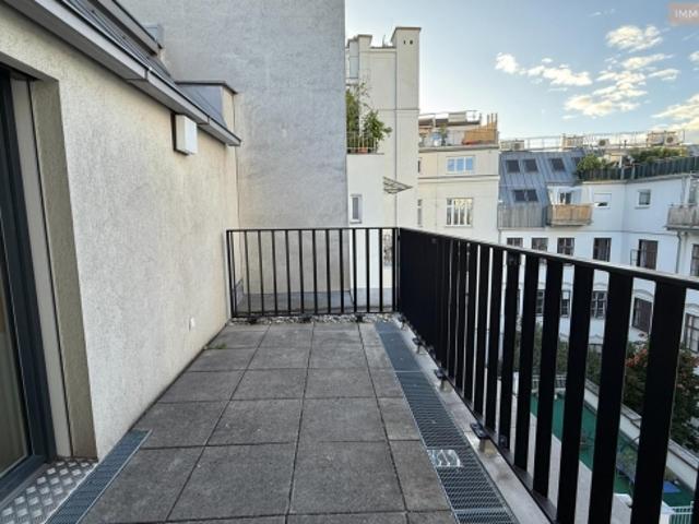 Moderne 4 Zimmer Terrassenwohnung mit Klimaanlage mitten im Siebten!