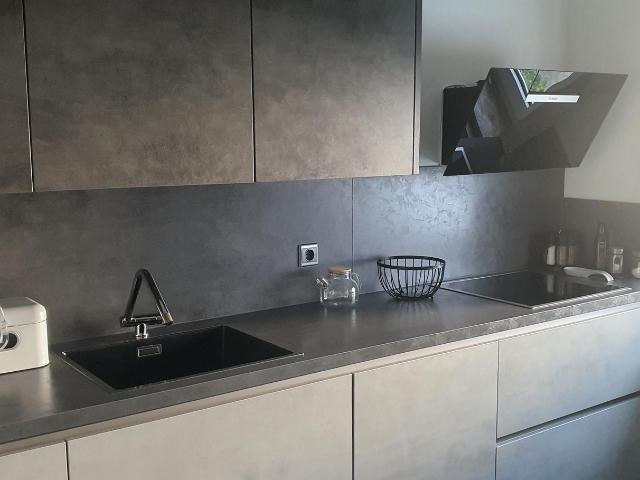 Moderne 4 Zimmer Wohnung mit neuer Einbauküche und Garage