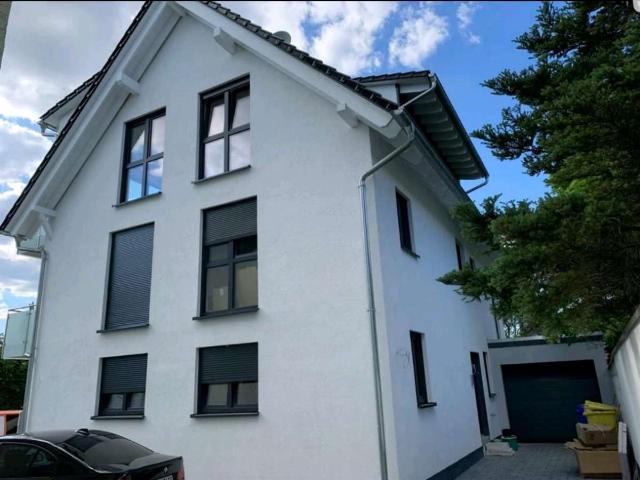 Moderne 4 Zimmer Wohnung mit Balkon