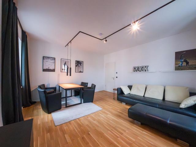 Moderne 4 Zimmer Wohnung mit Balkon, Aufzug und Tiefgarage in Berlin Johannisthal