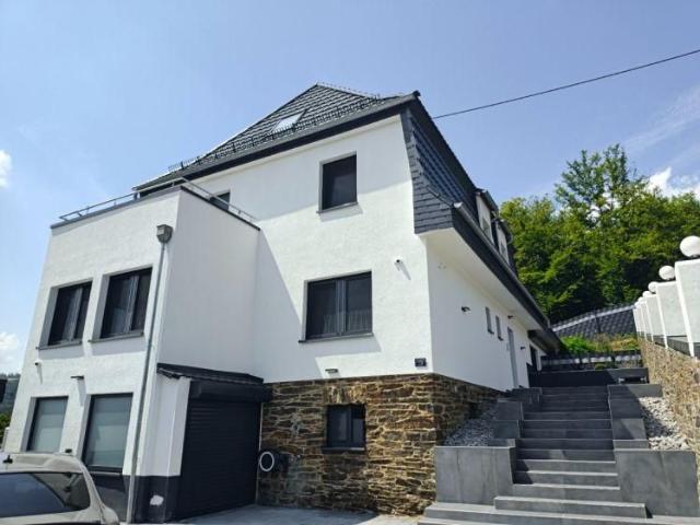 Moderne 4 Zimmer Wohnung mit gigantischem 84 m² Sonnendeck & Panoramablick in Nassau an der Lahn