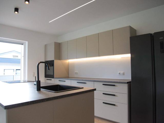 Moderne 4 Zimmer Wohnung mit großem Balkon, offener Küche und Abstellplatz