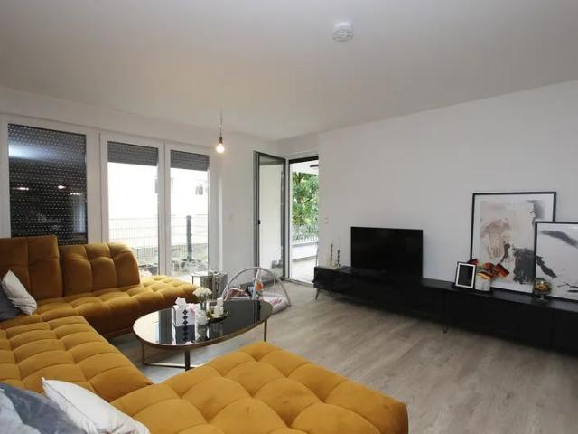 Moderne 4 Zimmer Wohnung mit großer Terrasse in Kassel Süd EBK + PKW Stellplatz möglich