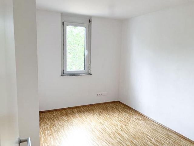 Moderne 4 Zimmer Wohnung mit großzügigem Balkon und lichtdurchflutetem Wohnbereich