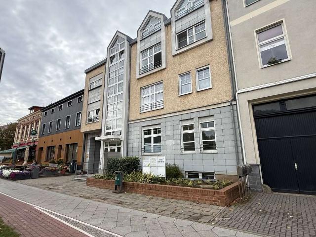 Moderne 4 Zimmer Wohnung mit hochwertiger Ausstattung, Fußbodenheizung und Stellplatz