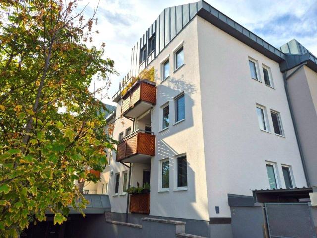 Moderne 4 Zimmer Wohnung mit Loggia/Balkon samt Tiefgaragenstellplatz!