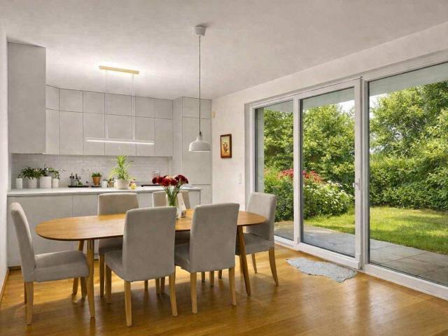 Moderne 4 Zimmer Wohnung mit Terrasse und Garten