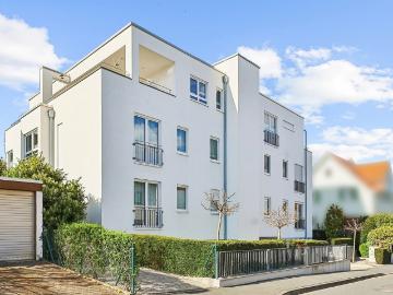 Moderne 4 Zimmer Wohnung mit zwei Bädern, Terrasse & eigenem Garten