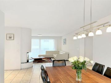 Moderne 4½ Zimmerwohnung mit Balkon in zentraler und ruhiger Lage
