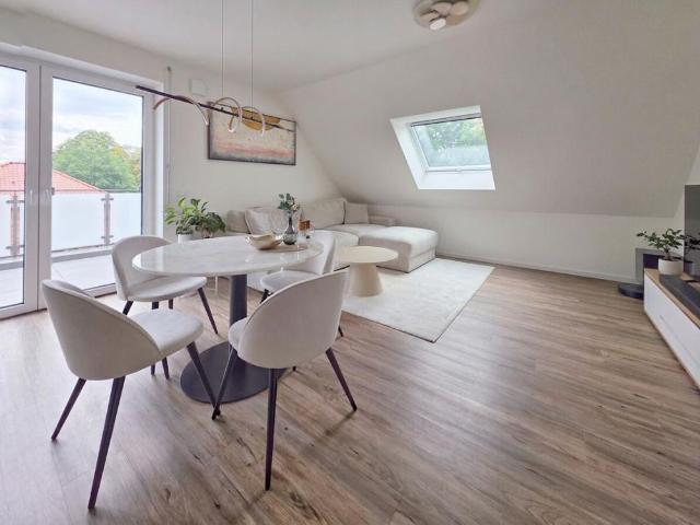 Moderne 4 Zimmerwohnung mit Balkon und Einbauküche im Stadtteil Haarentor