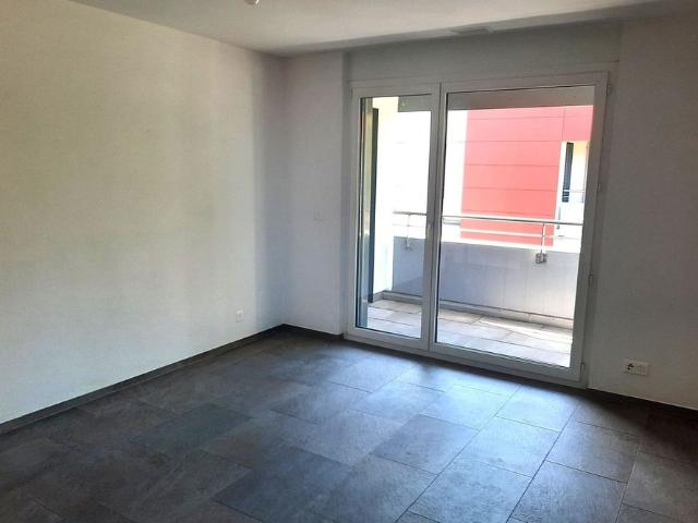 Moderne 4½ Zimmerwohnung mit sonnigem Balkon und schöner Aussicht