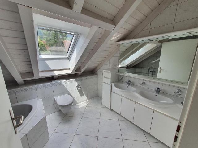 moderne 5 1/2 Zimmer Duplexwohnung im Dorfzentrum