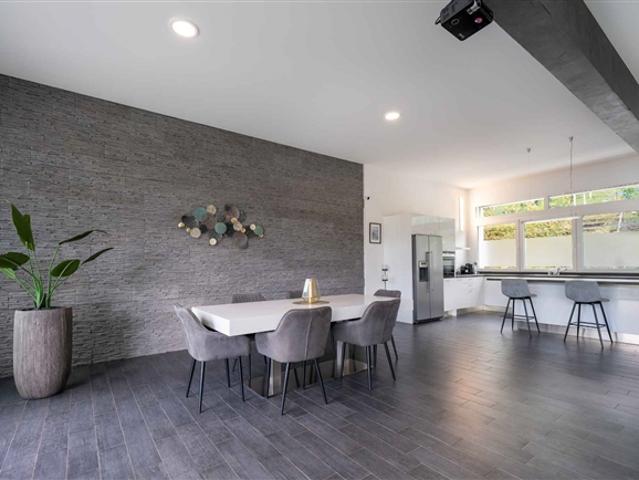 Moderne 5.5 Zimmerwohnung mit 2 Balkonen, 2 Terrassen und Garten