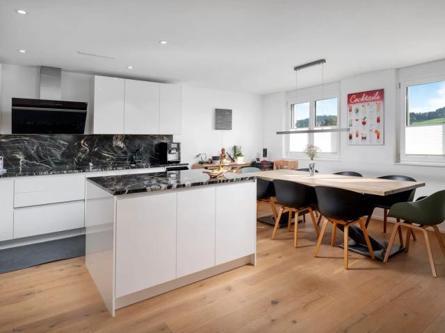 Moderne 5.5 Zimmer Maisonette mit Balkon in Bäretswil kaufen