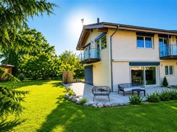 Moderne 5,5 Zimmer Zweibettvilla