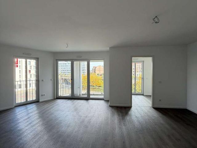Moderne 5 Raum Wohnung mit Einbauküche und 2 Balkonen