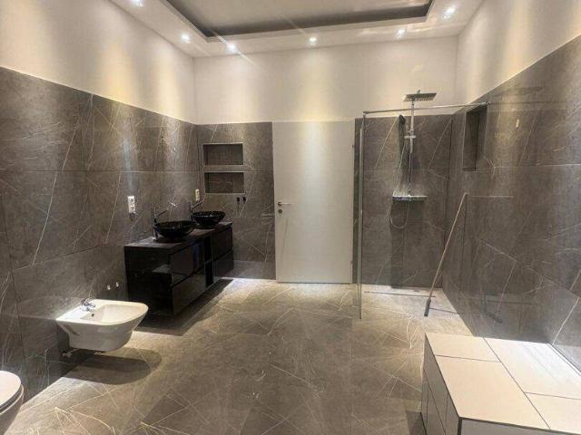 Moderne 5 Zimmer Wohnung im Altbau mit Aussenflächen und Gartennutzung