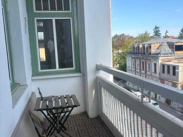 Moderne 5 Zimmer Wohnung im Altbau mit Aussenflächen und Gartennutzung