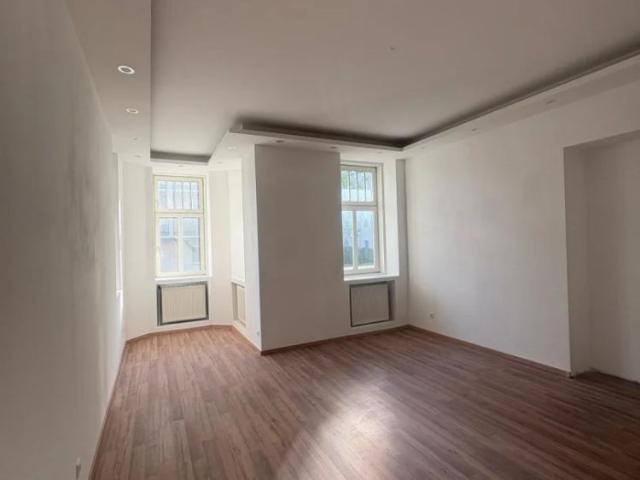 Moderne 5 Zimmer Wohnung im Altbau mit Aussenflächen und Gartennutzung