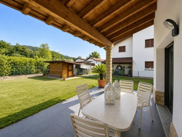 MODERNE 6,5 ZIMMER VILLA MIT GROSSEM GARTEN IN STABIO