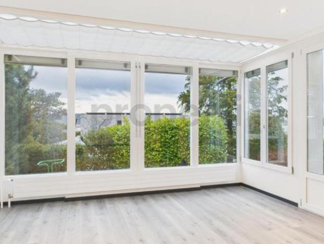 Moderne 6.5 pièces row house rénovée avec jardin à La Neuveville