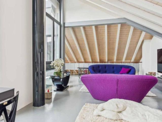 Moderne 7.5 Zimmer Architektenvilla mit Pool