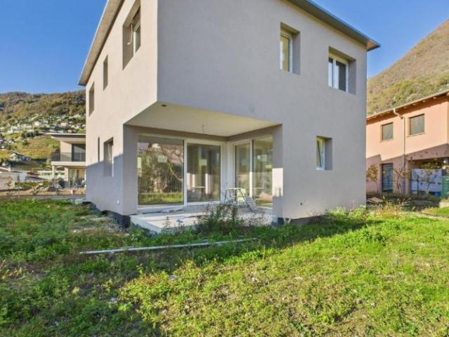 Modernes 4.5 Zimmer Einfamilienhaus in Cugnasco Gerra, Neubau